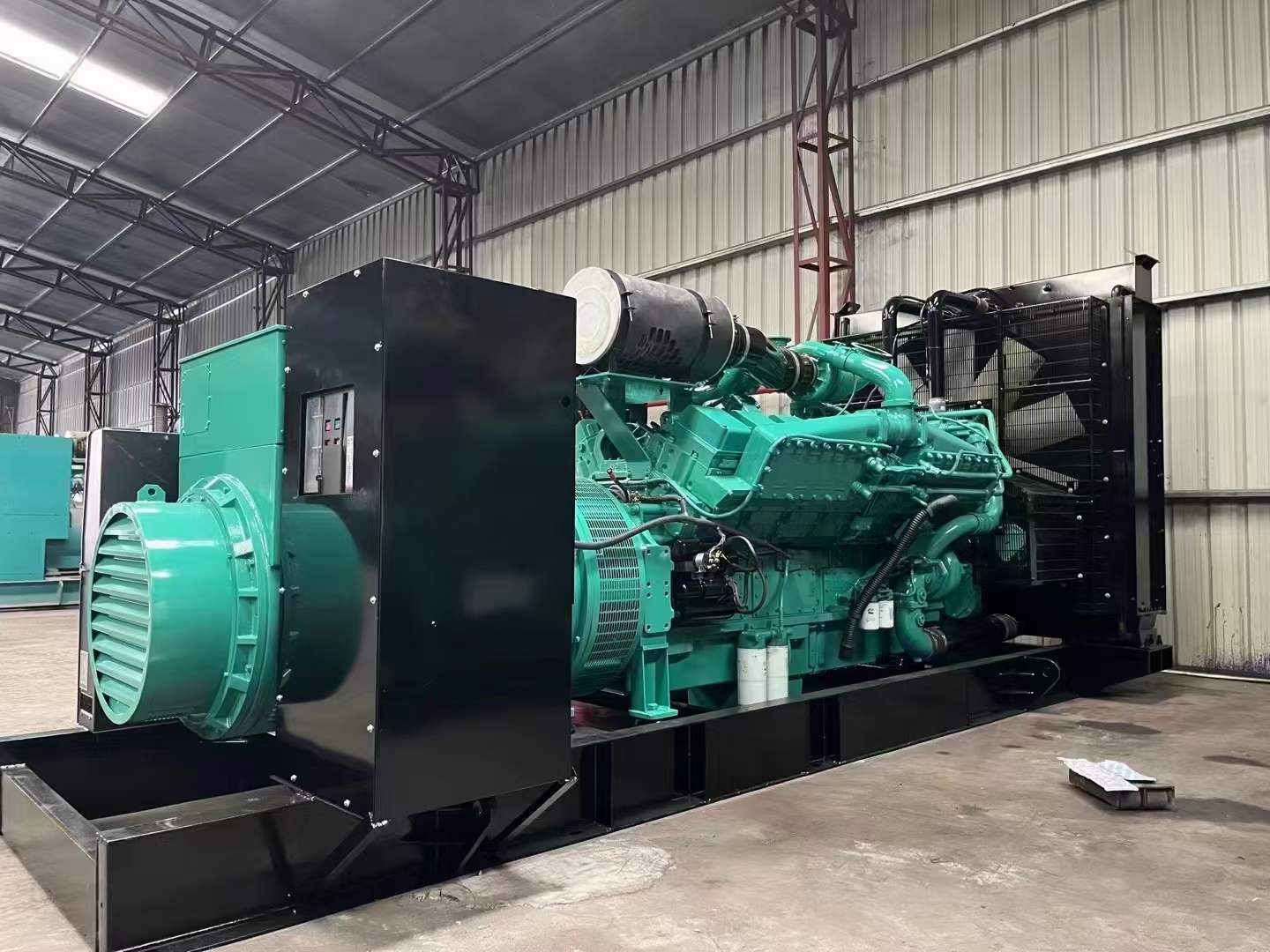 新青如何降低 800kW 柴油发电机输出电流的波动？